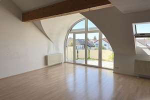 Stylische Maisonettewohnung mit Galerie, offener Küche und Carport in ruhiger Wohnlage von Haibach – Die vollständige Adresse der Immobilie erhältst du vom Anbieter., 63808 Haibach – Vorschaubild 2