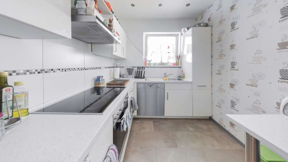 Immobilie in Kirkel - Topgepflegt und attraktiv gelegen - Zweifamilienhaus mit tollem Garten, 2 Garagen und Nebengebäude - Bild 0