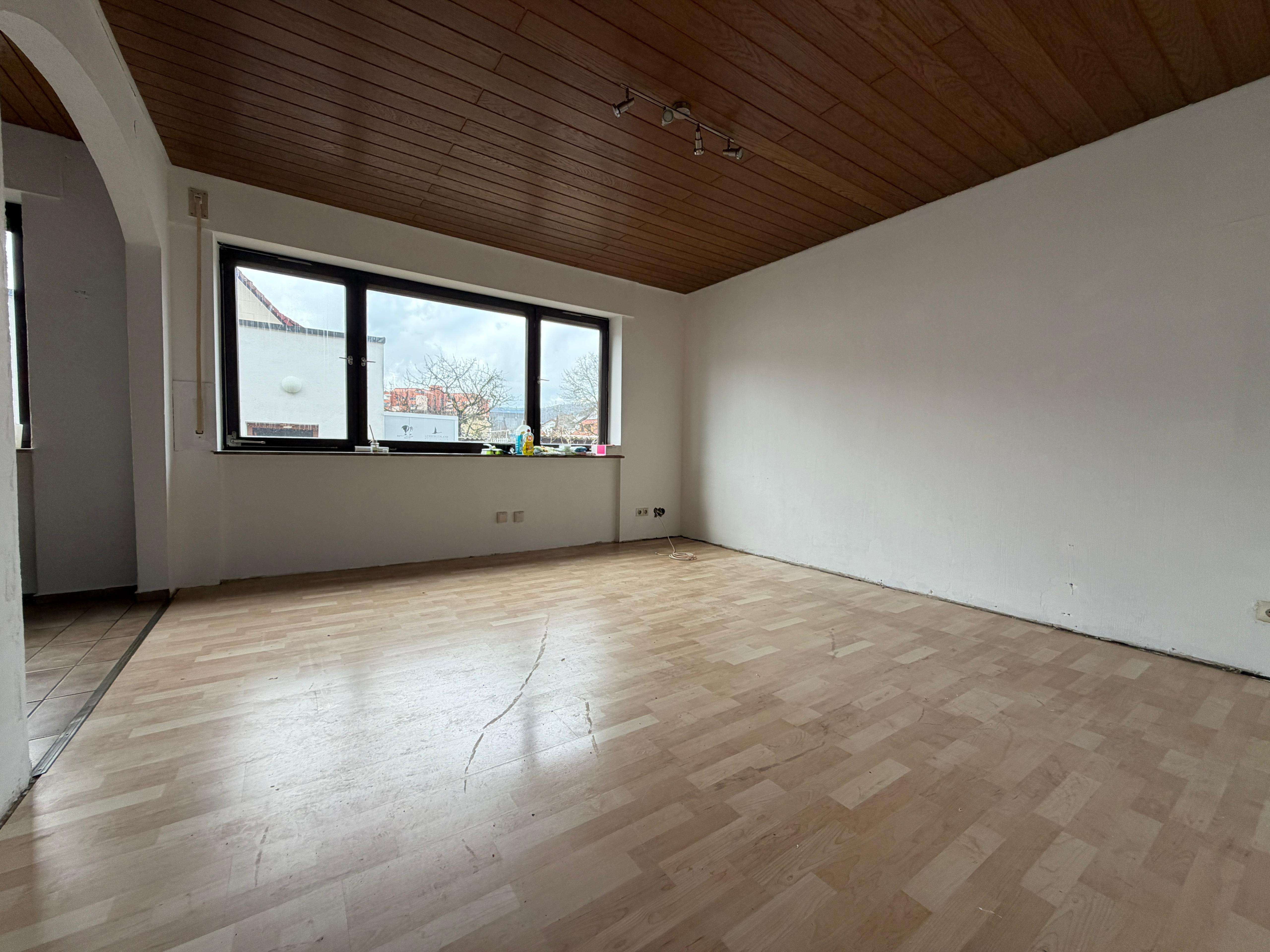 3-Zimmer-Wohnung mit separatem Eingang, Balkonanteil & Garage – ruhige Lage, Rems Murr Kreis – Bild 2