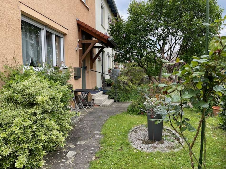 Weg von Garage zum Hauseingang