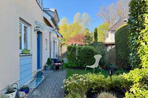 Gepflegte Doppelhaushälfte mit mediterranem Wohngefühl und Gartencharakter – Die vollständige Adresse der Immobilie erhältst du vom Anbieter., 12524 Altglienicke, Berlin – Vorschaubild 1