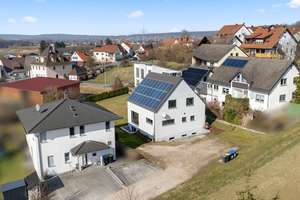 Einzigartiger Baustil! Neuwertiges Einfamilienhaus mit WU-Keller und Galerie in naturnaher Lage – Die vollständige Adresse der Immobilie erhältst du vom Anbieter., 91361 Pinzberg – Vorschaubild 20