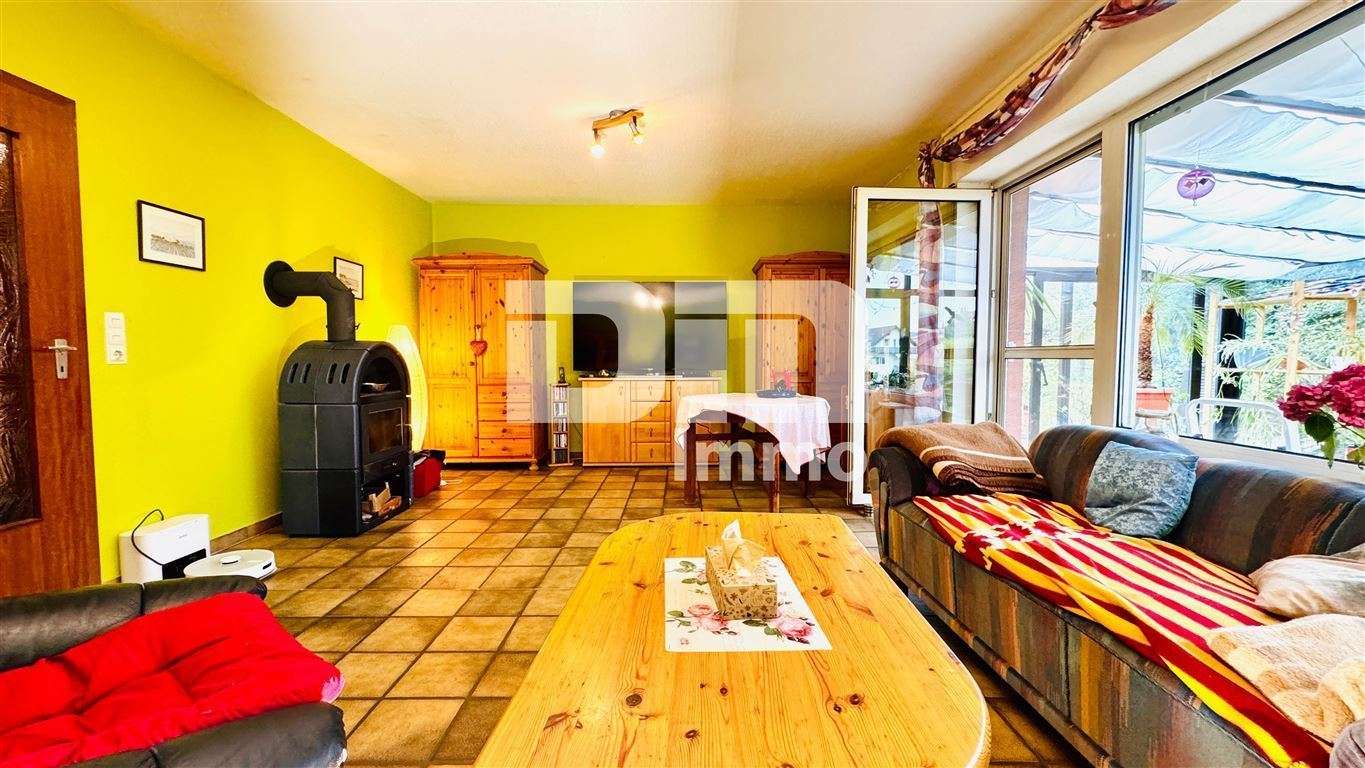 Immobilie in Bad Karlshafen - Modernisiertes Einfamilienhaus mit Einliegerwohnung, Wintergarten, Sauna und 2 Garagen - Bild 0