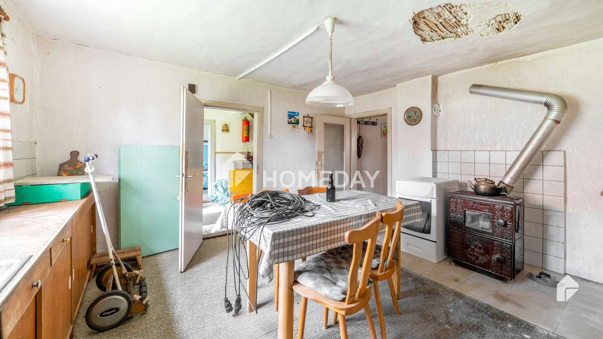 Immobilie in Karlskron - Einzigartige Gelegenheit: Bauernhaus mit ca. 201 m² Wohnfläche auf 1.000 m² Grundstück - Bild 2