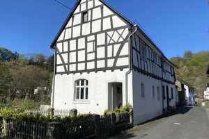 Kleines, gemütliches, denkmalgeschütztes Fachwerkhaus in idyllischer Eifellage Nähe Nürburgring – Mayen-Koblenz (Kreis) – Vorschaubild 1