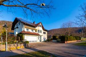 Architektenhaus mit Weitblick: Zweifamilienhaus auf großem Grundstück mit weitläufigen Garten – Die vollständige Adresse der Immobilie erhältst du vom Anbieter., 73326 Deggingen – Vorschaubild 2
