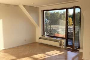 Helle 4 Zi. Dachgeschosswohnung mit Balkon