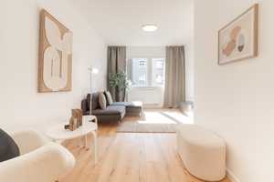 Exklusive, möblierte 2-Zimmer-Wohnung mit modernem Design und hochwertiger Ausstattung – Düsseldorf – Vorschaubild 1