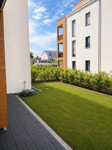 Gartenwohnung mit top EBK, 2 Bädern, TG-Platz etc....im Herzen von Niederdorfelden.
