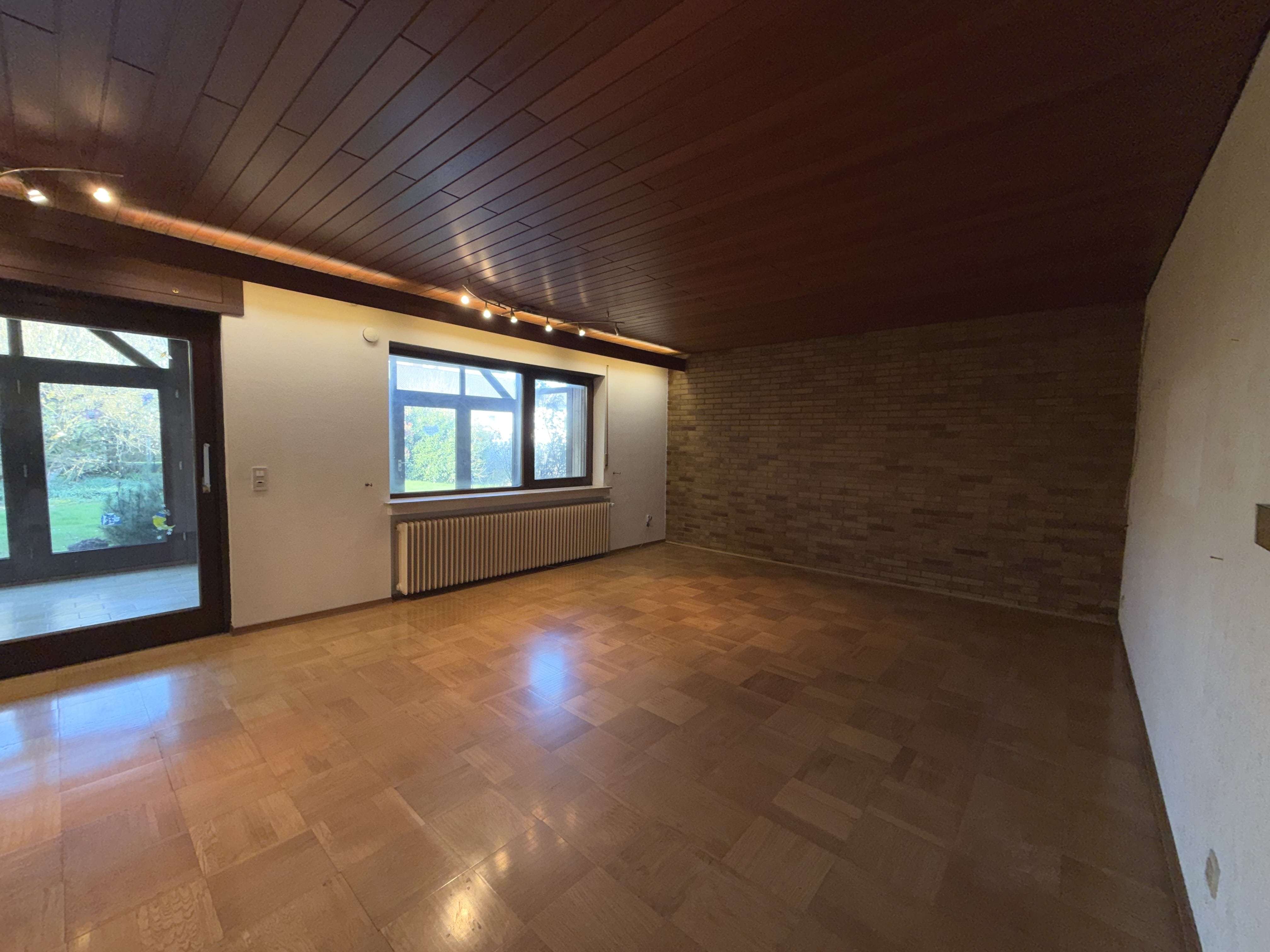 Immobilie in Wallerfangen - Schönes, großzügiges Einfamilienhaus in bevorzugter Wohnlage - Bild 1