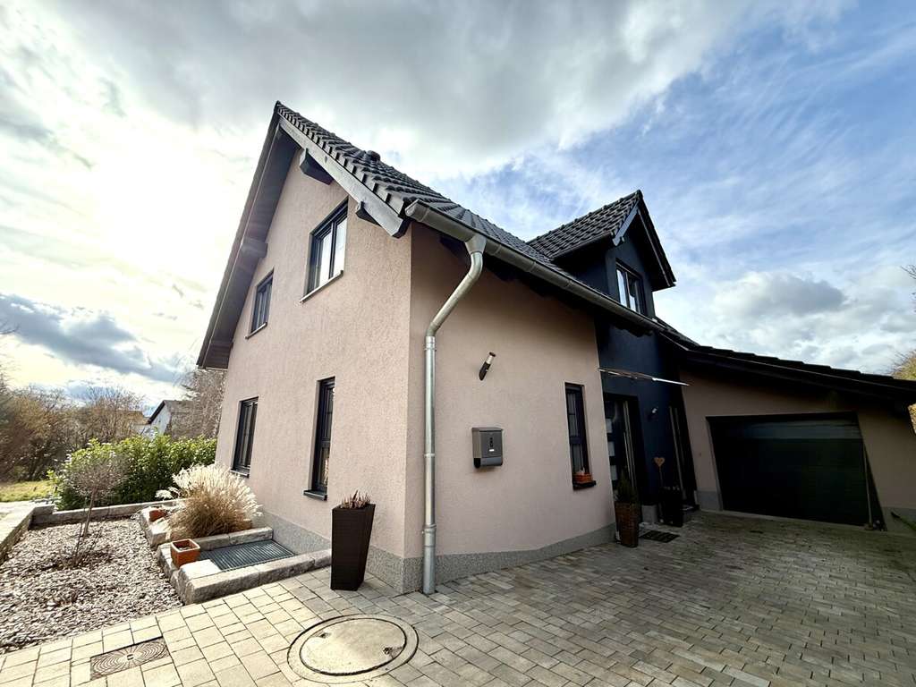 Immobilie in Dorn-Dürkheim - Modernes Einfamilienhaus vereint Komfort, Funktionalität in besonders ruhige Lage - Bild 0