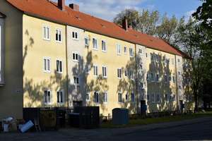Stadtnah, Balkon und Tageslichtbad mit Wanne // 2.OG rechts – Saarstr. 20, 38440 Hohenstein, Wolfsburg – Vorschaubild 1