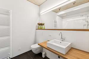 Zwei Ebenen. Klare Architektur. Wohnen über Bilk mit Blick in die Baumkronen. – Die vollständige Adresse der Immobilie erhältst du vom Anbieter., 40223 Bilk, Düsseldorf – Vorschaubild 12