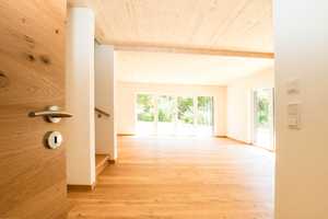 Energieeffiziente Holzbauweise: Qualität mit Stil - direkt vom Eigentümer – Bacherner Weg 34 B, 82266 Starnberg (Kreis) – Vorschaubild 1