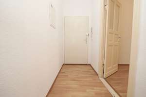 RUHIGER RÜCKZUGSORT IN BELIEBTER KIEZ-LAGE - NETTE COMMUNITY - BALKON MIT BLICK INS GRÜNE – Weserstr. 203 aa, 12047 Neukölln (Ortsteil), Berlin – Vorschaubild 2