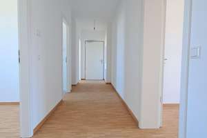 Großzügige 4-Zimmer-Wohnung mit 2 Balkonen- Einziehen und Wohlfühlen! – Christine-Hardt-Straße 15, 30539 Bemerode, Hannover – Vorschaubild 3