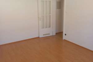Sanierte 2-Zimmer-Wohnung mit Einbauküche in Hannover – Roonstraße 4, 30161 List, Hannover – Vorschaubild 2