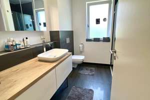 Provisionsfreie 4,5 ZKB mit EBK, 2 Bäder, Terrasse, Garten und TG im Herzen von Wiesbaden! – Die vollständige Adresse der Immobilie erhältst du vom Anbieter., 65189 Südost, Wiesbaden – Vorschaubild 10