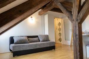 Über den Dächern von Regensburg: Charmantes Altbau-Juwel mit Domblick & Schlafempore!