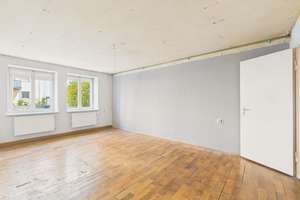 HEGERICH: Altbauwohnung mit Potenzial – 3 Zimmer im Erdgeschoss zur individuellen Gestaltung