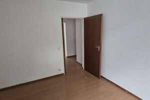 Zuhause mit 3 Zimmern in der Kölner Altstadt, die Wohnung ist nicht renoviert. – Pantaleonsmühlengasse 22-24, 50676 Altstadt/Süd, Köln – Vorschaubild 3