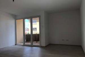 Stuttgart-West: Renovierte 3-Zimmer-Wohnung (74 m²) mit Balkon & Einbauküche
