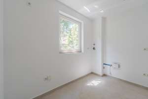 Vollständig renovierte Maisonette-Wohnung mit Terrasse, Loggia und Stellplatz am Waldrand – Die vollständige Adresse der Immobilie erhältst du vom Anbieter., 14109 Wannsee, Berlin – Vorschaubild 11