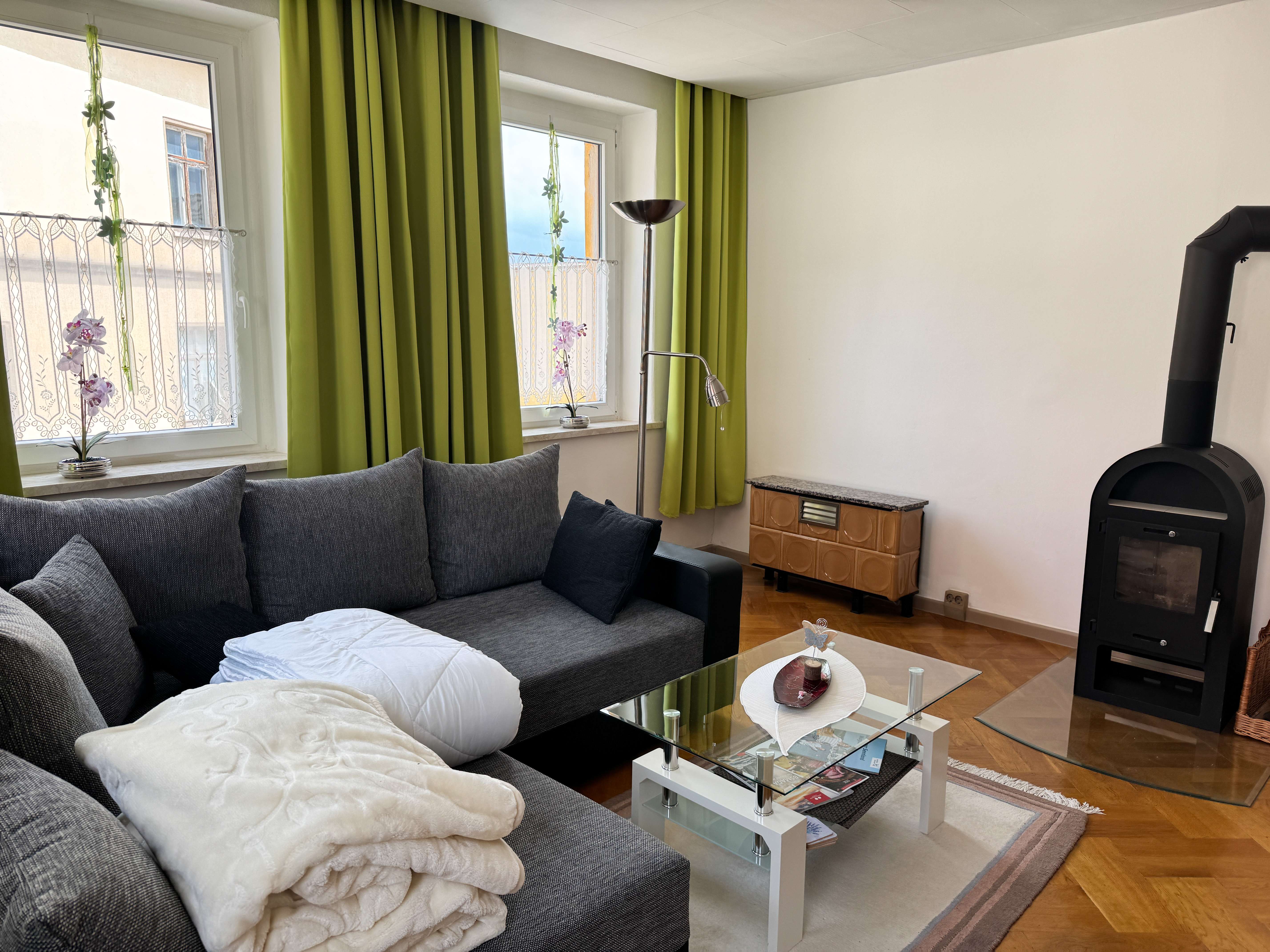 Charmantes Dreiparteienhaus mit großem Grundstück und Entwicklungspotenzial, Zwickau Kreis – Bild 2