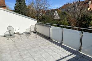 Lichtdurchflutete moderne Terrassenwohnung in schöner Lage