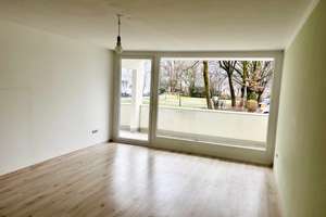  2-Zimmer-Wohnung mit großer Loggia und Tiefgaragenstellplatz in Moosach
