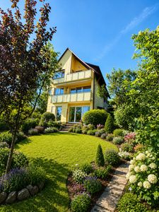 Viel Platz für Ihre Wohnideen – Zweifamilienhaus mit Ausbaureserve auf großzügigem Grundstück