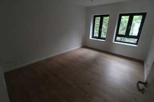 Große Wohnung sucht nette Familie! Bad mit Wanne und Dusche! Balkon! Fahrstuhl! Bus System – Fichtestraße 39, 39112 Magdeburg – Vorschaubild 5