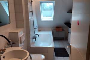 Helle 4-Zimmer Dachgeschosswohnung,  optimal für  3 - 4 er WG