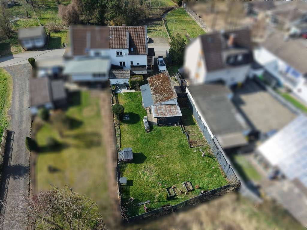 Immobilie in Niederzissen - Charmantes Einfamilienhaus mit viel Potenzial und schönem Garten!  - Bild 2