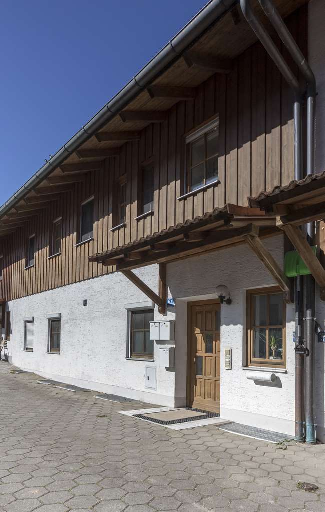 Immobilie in Aying - Grosse Erdgeschosswohnung mit Garten, Stellplätzen und der Möglichkeit einer Gewerbeeinheit! - Bild 3