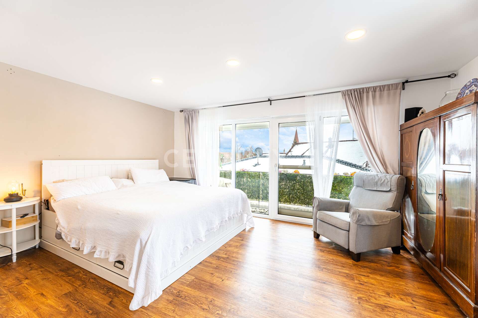 Immobilie in Leinburg - Großzügiges Wohnhaus mit Einliegerwohnung, Scheune und Ausbaupotenzial - Bild 4