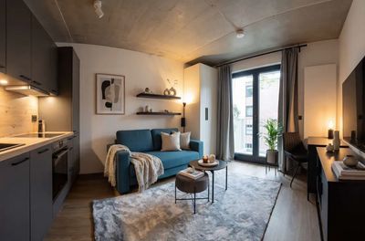 Wohnen mit Charakter: Möbliertes Neubau Apartment mit Balkon im BUNKER 37