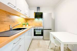 Charmante 2-RW* 1. OG* frisch saniert* EBK* moderne Möblierung* TG-SP* Süd-Balkon & Terrasse* Aufzug – Schandauer Straße 23 c, 1309 Striesen-West, Dresden – Vorschaubild 3