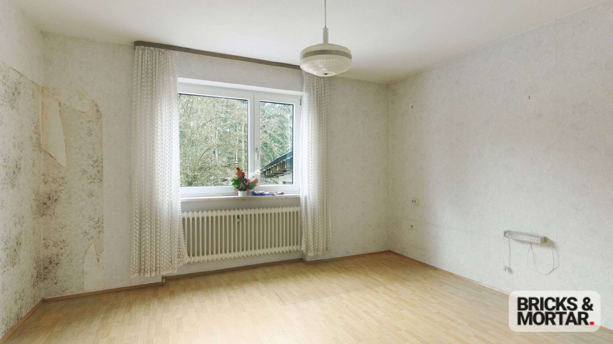 Immobilie in Zusmarshausen - Ortsrandlage - Renovierungsbd.  Ein-, Zweifamilien- oder Mehrgenerationenhaus mit großem Grundstück - Bild 0