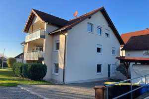 PREIS REDUZIERUNG - Exklusives Mehrfamilienhaus mit 3 Wohneinheiten - Top gepflegt in ruhiger Lage – Die vollständige Adresse der Immobilie erhältst du vom Anbieter., 97618 Strahlungen – Vorschaubild 1