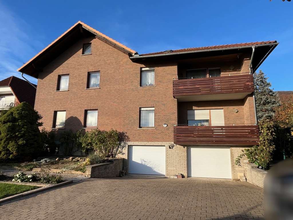 Immobilie in Rinteln - Großes Zweifamilienhaus mit toller Aussicht unterhalb des Todenmanner Waldes - Bild 1