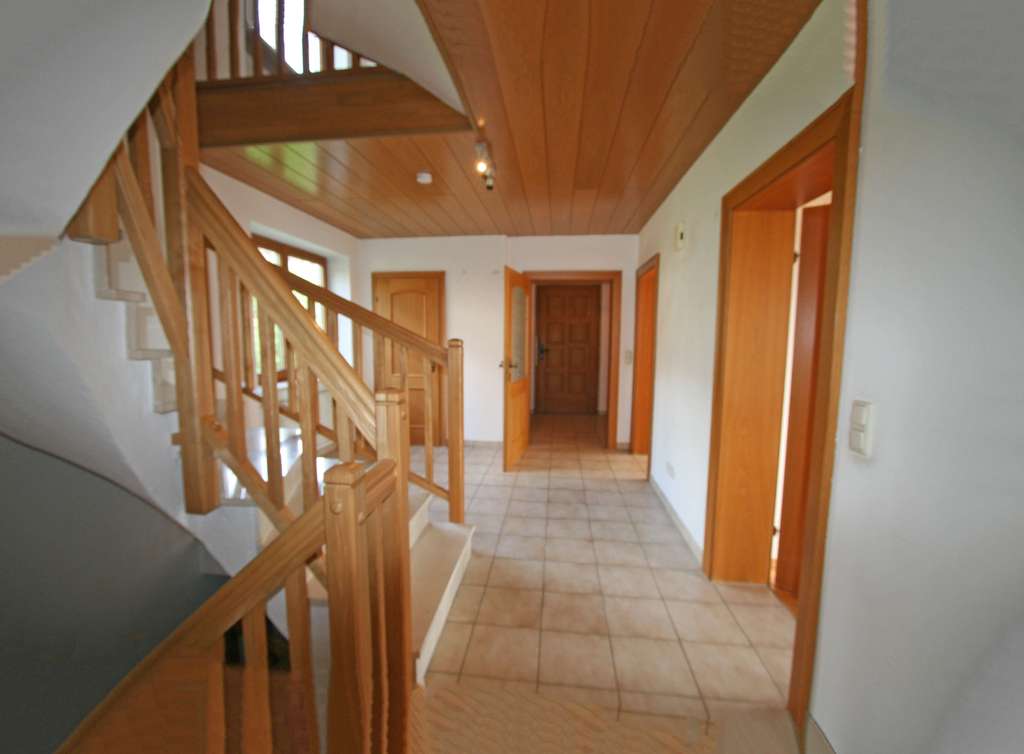 Immobilie in Marklkofen - Freistehendes  Einfamilienhaus im gemütlichen Landhausstil - Bild 3