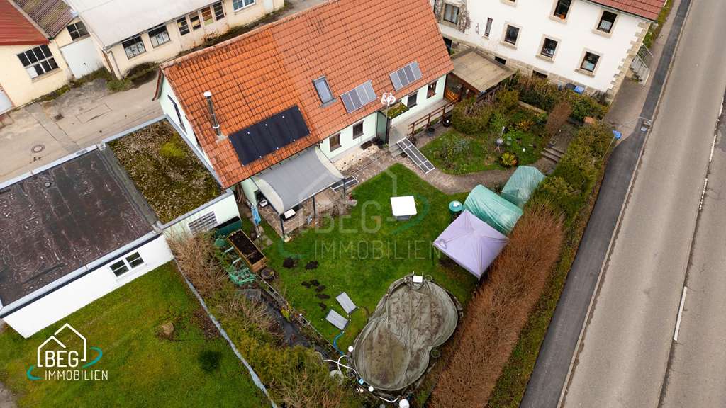 Einfamilienhaus mit separater Einliegerwohnung und Gartenidylle