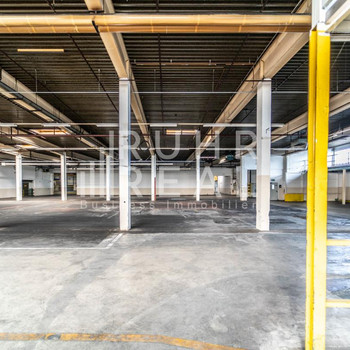 4.200 m² Lagerfläche | 9 m UKB | Rampen und ebenerdig