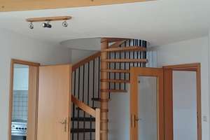 Helle Galeriewohnung inkl. Garagenplatz und Stellplatz – Im Tal 2, 86863 Langenneufnach – Vorschaubild 2