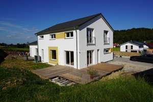 Vielseitig nutzbares Neubauwohnhaus mit 2 Wohneinheiten,  mit KFW Effizienzhaus 40 Plus – Die vollständige Adresse der Immobilie erhältst du vom Anbieter., 87733 Markt Rettenbach – Vorschaubild 1