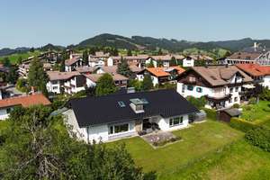 Zentrale Lage trifft Alpenidylle: 
Ihr Wohntraum auf großem Grundstück – Die vollständige Adresse der Immobilie erhältst du vom Anbieter., 87534 Oberstaufen – Vorschaubild 2
