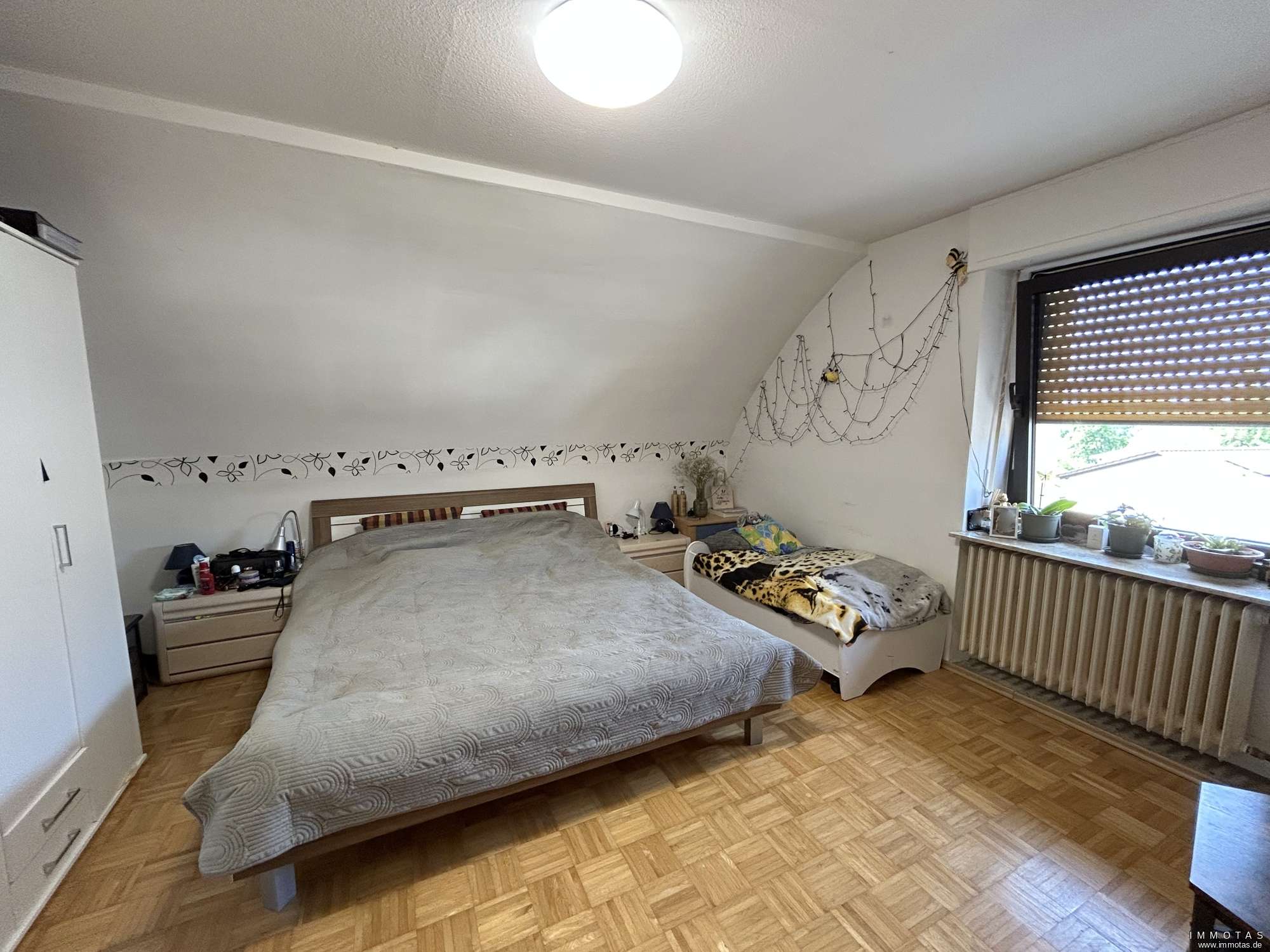 Immobilie in Riegelsberg - Zweifamilienhaus mit großem Garten und Garage - Bild 1