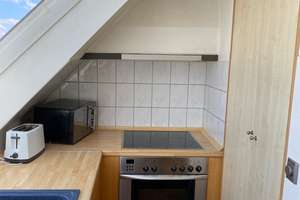 Stilvolle, geräumige und gepflegte 1-Zimmer-Dachgeschoss-Wohnung möbliert direkt am Schillerplatz – Schillerstr. 49, 41061 Gladbach, Mönchengladbach – Vorschaubild 4