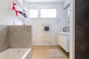 Ein- bis Dreifamilienhaus im Bauhausstil im Zentrum von Langenfeld * Baujahr 2020 * ca. 295 m² Wfl. – Die vollständige Adresse der Immobilie erhältst du vom Anbieter., 40764 Langenfeld (Rheinland) – Vorschaubild 12
